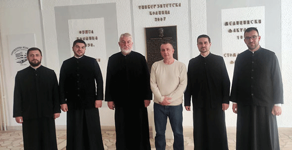 Свештенство Фочанске црквене општине на Васкрс је посјетило Универзитетску болницу Фоча